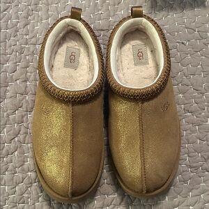 UGG Metallic Chestnut Slip-On Clogs. Big Kids Size 6